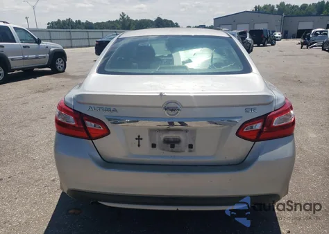 2016 Nissan Altima 2.5 z USA, uszkodzony, nr VIN 1N4AL3AP9GC145495